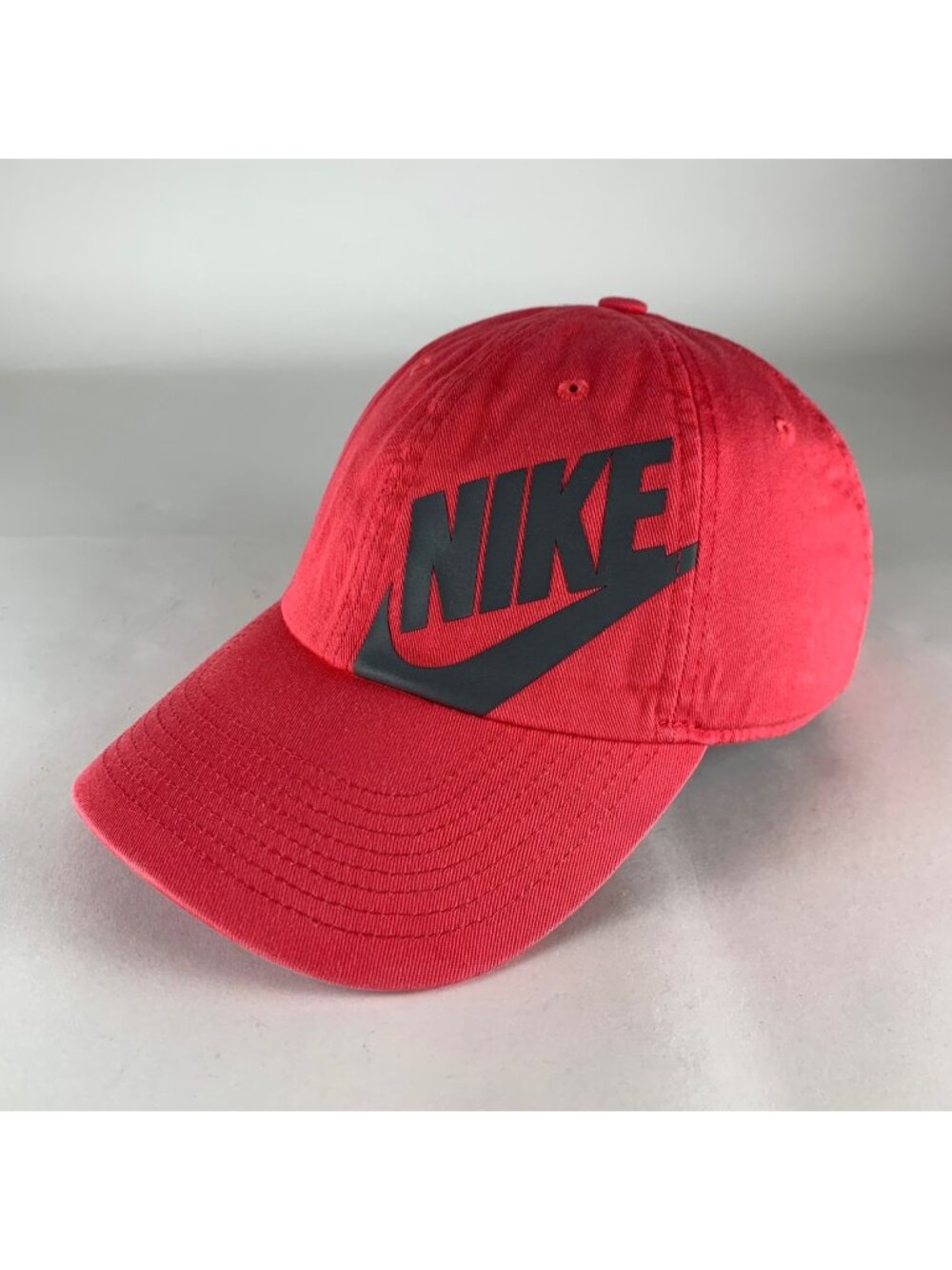 Nike Heritage86 Unisex Pink Relaxed Fit Strapback Adjustable Hat